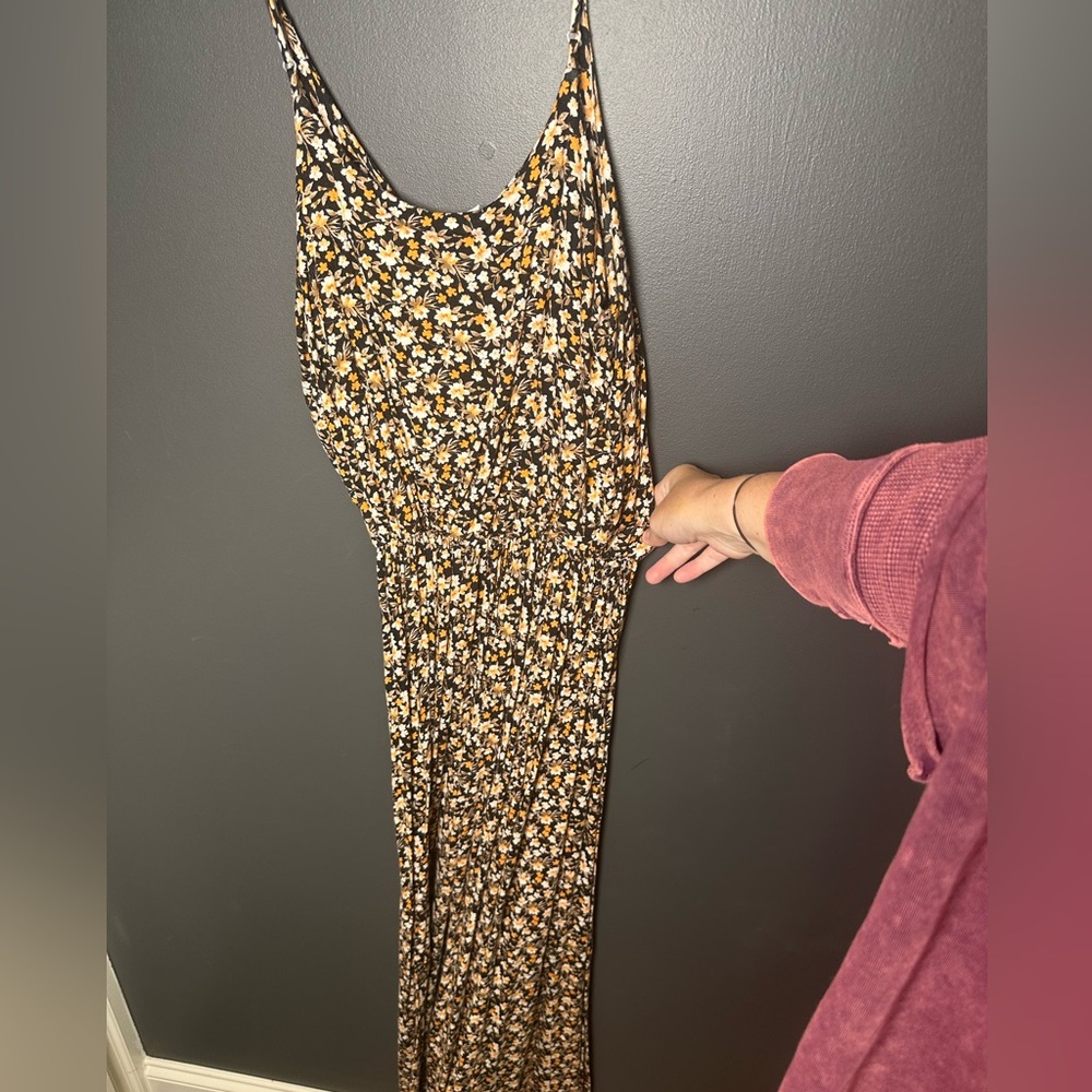 All In Favor | Floral Maxi Dress | Adjustable Straps | Ruched Waist | Medium - Picture 4 of 8